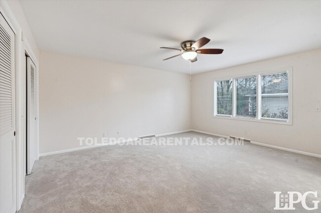 Building Photo - 3835 Hillandale Rd