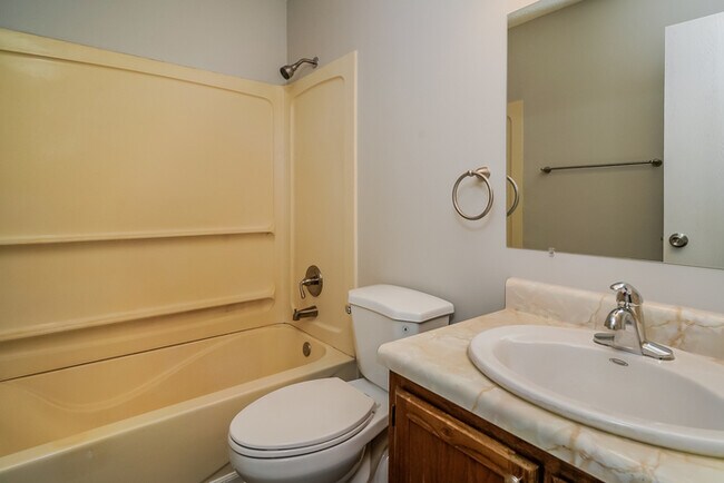 Building Photo - Inviting 4-Bedroom Home in Indianapolis