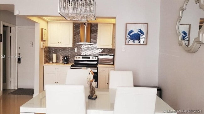 Building Photo - 1560 McKinley St