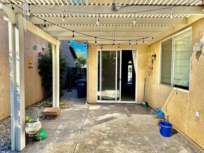 Building Photo - 4048 W Apple Tree Ln