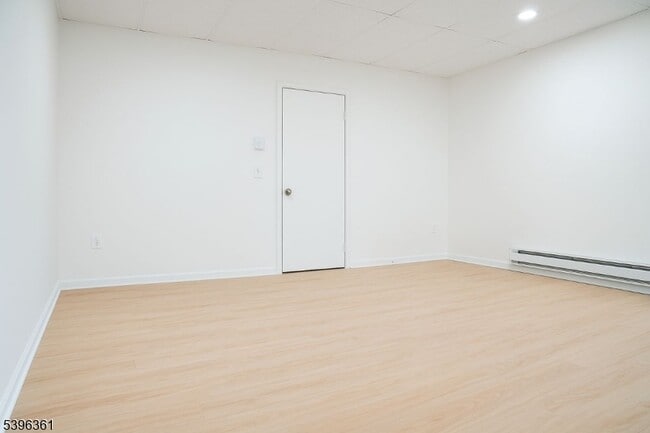 Building Photo - 126 Main St