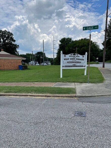 Building Photo - 2167 Kansas St