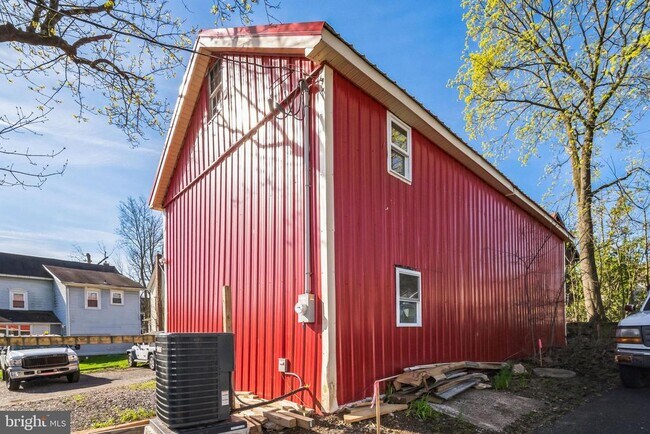 Building Photo - 27 E Butler Ave