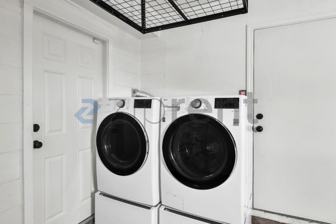 Building Photo - Unit