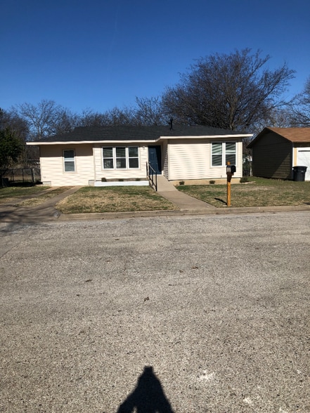 Building Photo - 1006 Bales St