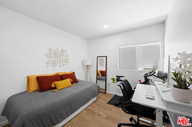 Building Photo - 118 Kings Rd