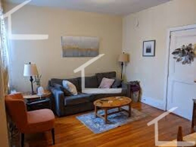 Building Photo - Large 3 Bedrooms in Brookline. September 1...