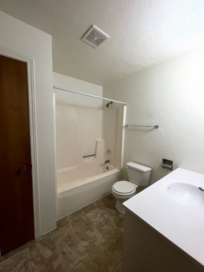 Building Photo - 1606-3