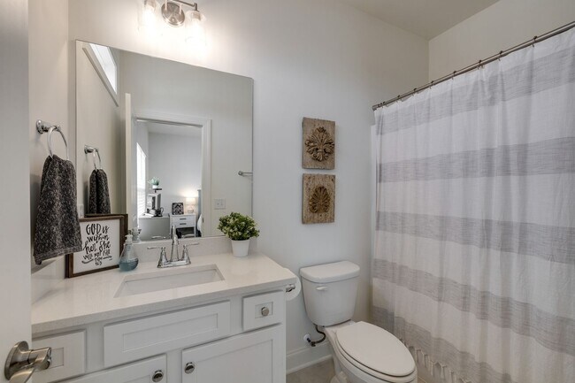 Building Photo - Townhome For Lease