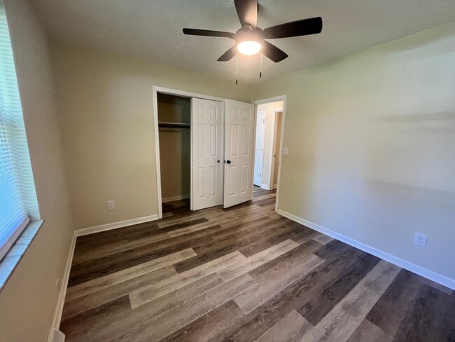 Building Photo - 307 Sunset Ln