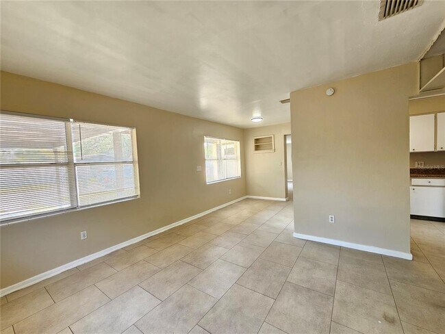 Building Photo - 2412 Kiwanis Ave