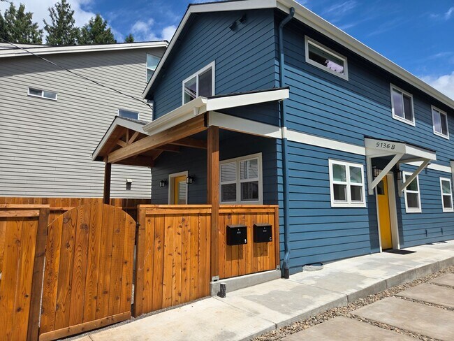 Building Photo - 9136 N Portsmouth Ave