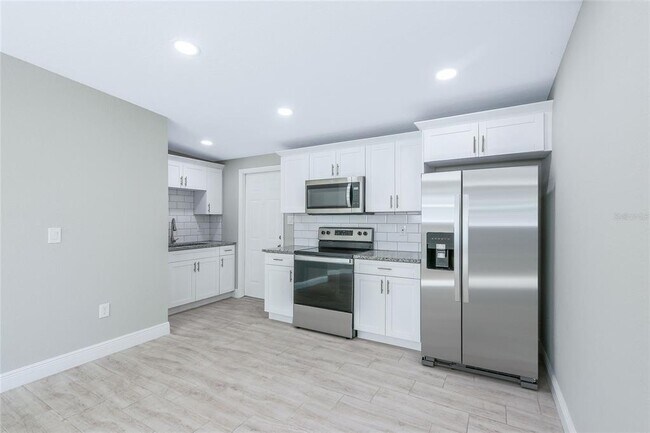 Building Photo - 1325 Windsor Way