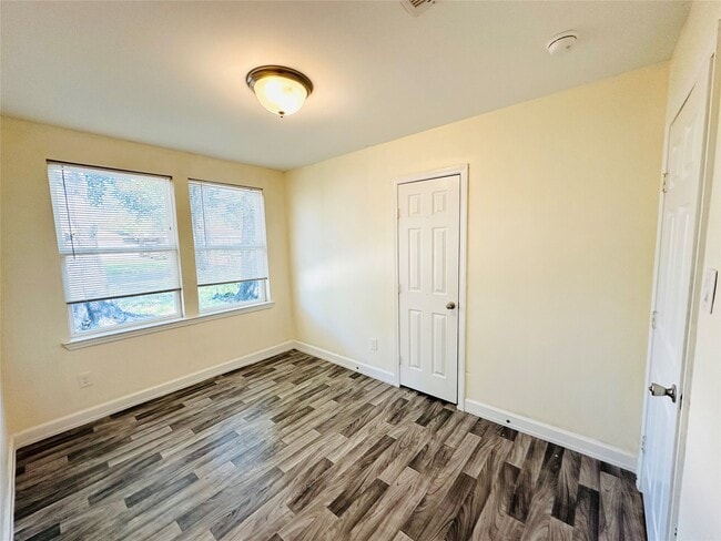 Building Photo - 6729 Lodge St