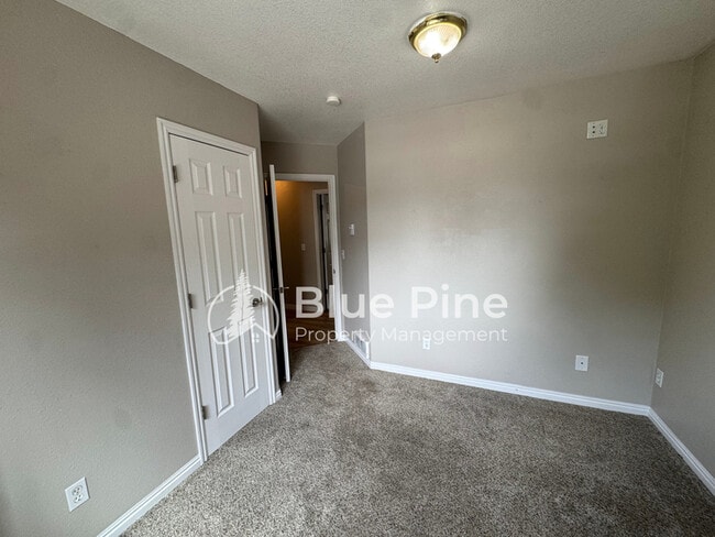 Building Photo - 3535 Spring Creek Dr