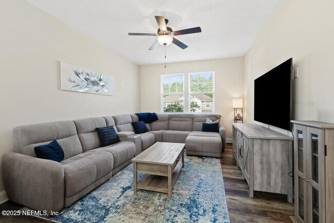 Building Photo - 350 Brambly Vine Dr