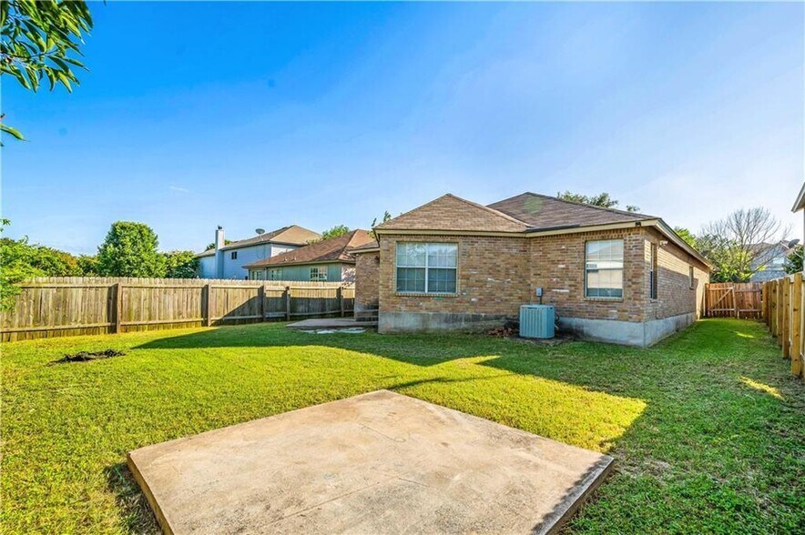 Building Photo - 2618 Byfield Dr