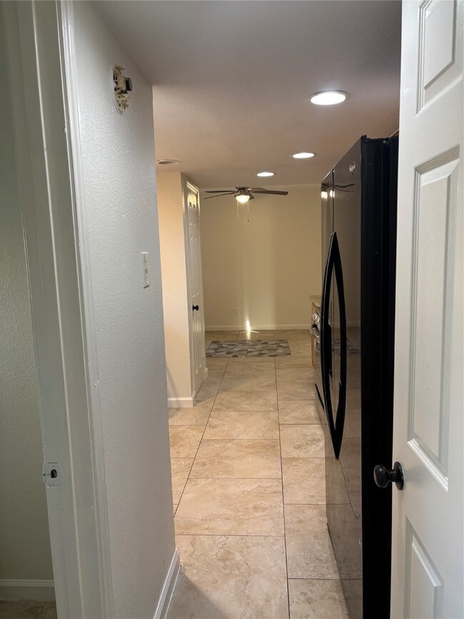 Building Photo - 4322 Woodmont Dr