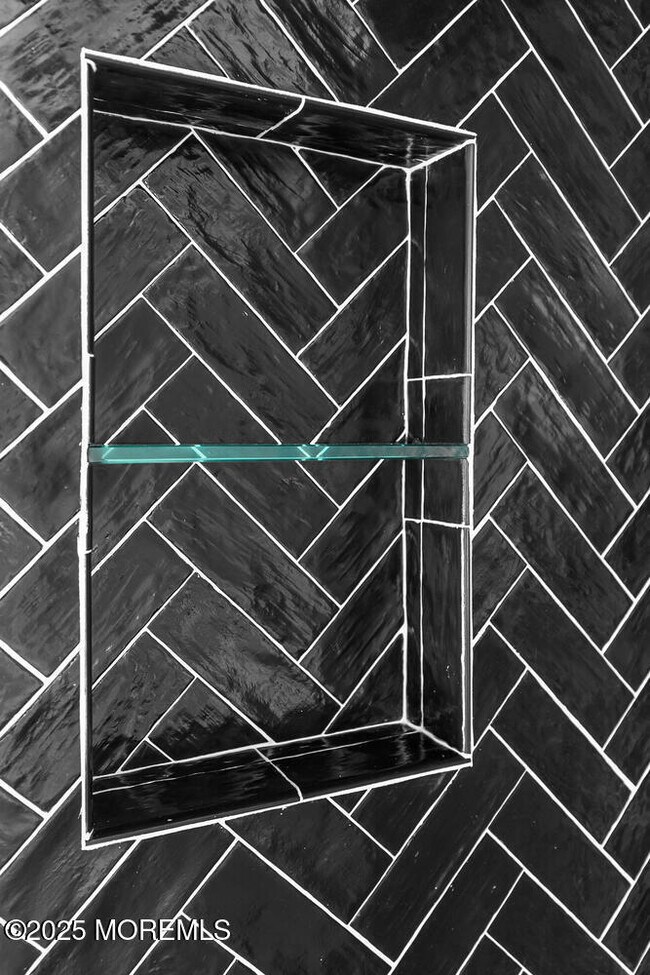 Building Photo - 516 River Rd