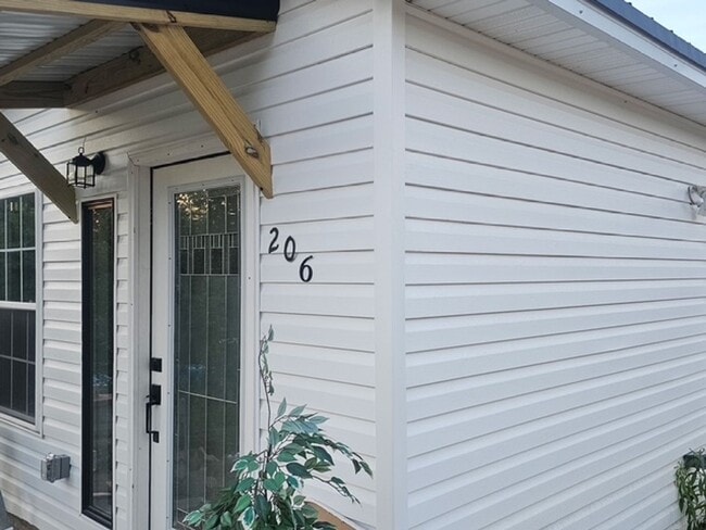 Building Photo - Maryville 37804 - Brand New 1 bedroom, 1 bath in the Heart of Maryville - Contact Troy Adams (865...