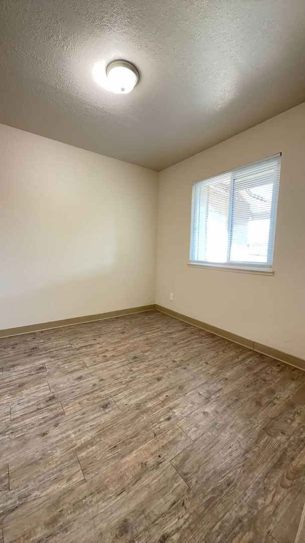 Building Photo - 2646 Pinedale #2 3 bed 1.5 bath Condo