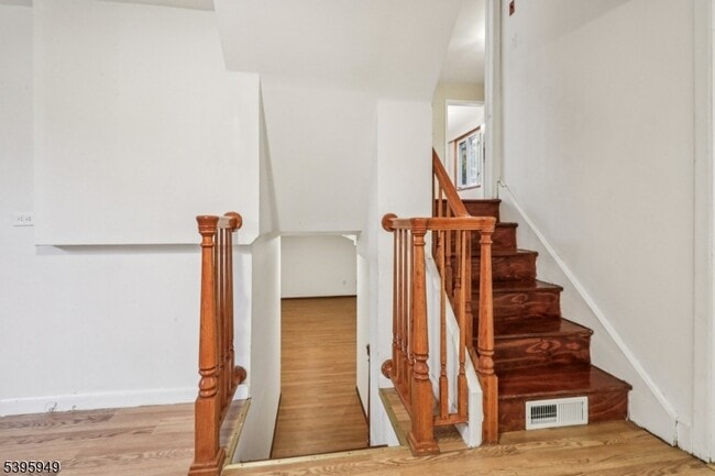 Building Photo - 145 Vivian Ave