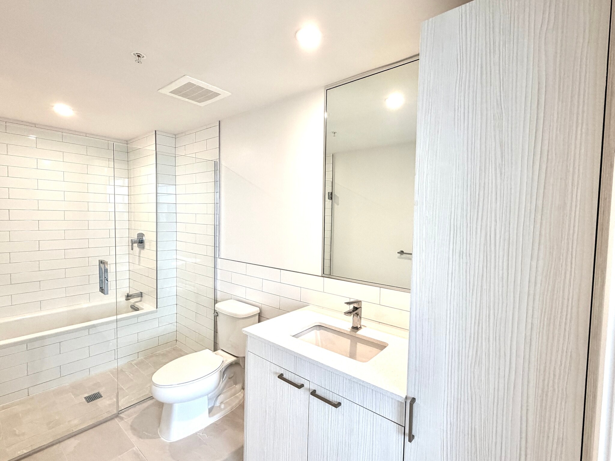 Building Photo - 1910 NW 1st Pl