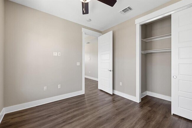 Building Photo - 1706 Cedar Bend Dr