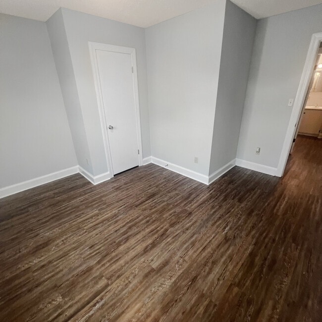 Building Photo - 2803 Jackson Dr