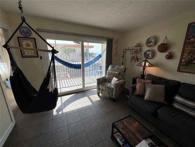 Building Photo - 1400 Tarpon Center Dr