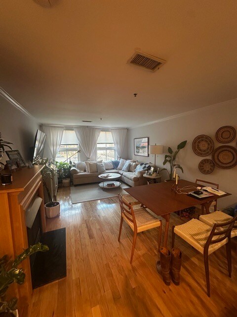 Building Photo - 812 Grand St