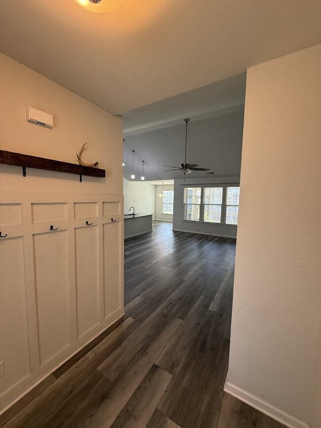 Building Photo - "Charming 3-Bedroom Beaufort Retreat in Picket Fences!!"