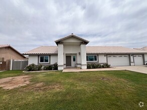 Building Photo - 4 BEDROOM POOL HOME!