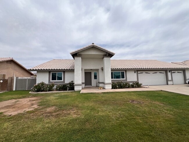 Primary Photo - 4 BEDROOM POOL HOME!