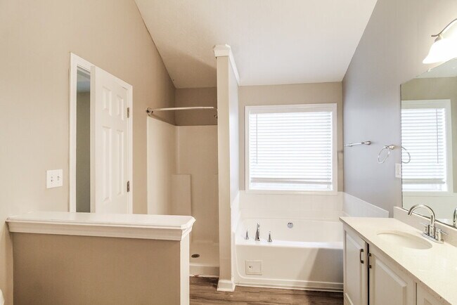 Building Photo - 1376 Trafalgar Way