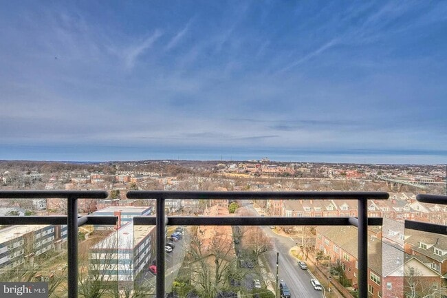 Building Photo - 1530 Key Blvd