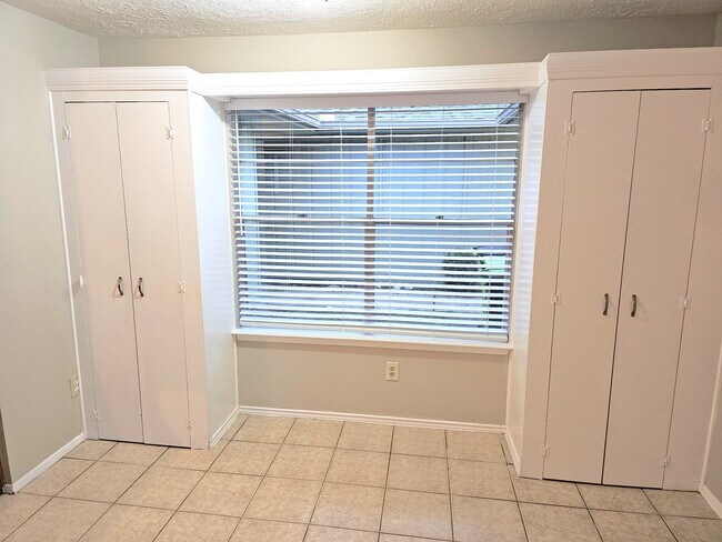 Building Photo - 2503 Brookford Dr