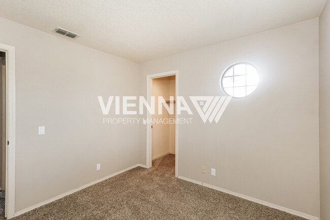 Building Photo - 441 N Lexington Dr