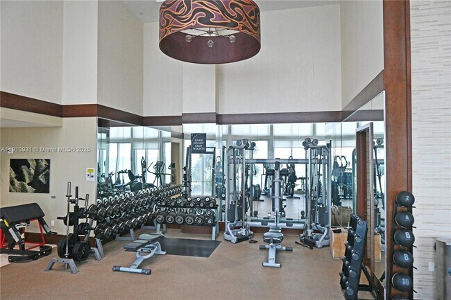 Building Photo - 15811 Collins Ave