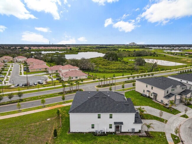 Building Photo - 1520 Oasis Club Blvd
