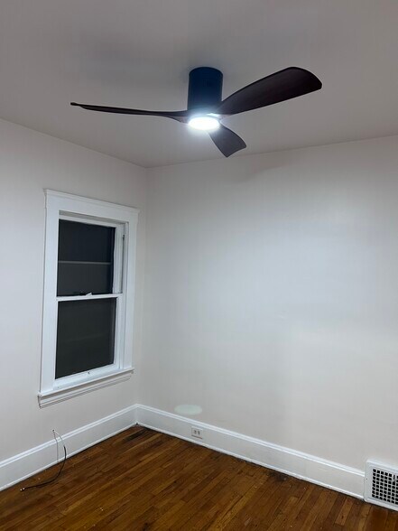 Building Photo - 10806 Bernard Ave