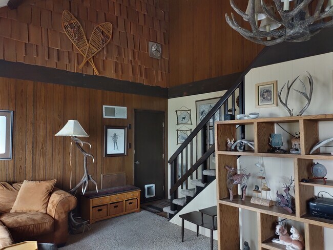 Building Photo - 20 Orcutt Dr