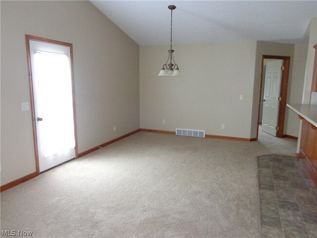 Building Photo - 239 Aspen Dr