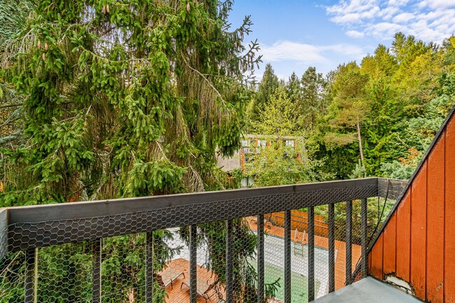 Building Photo - Super Unique Northgate Loft!