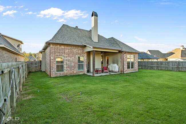 Building Photo - Beautiful 3 Bed 2 Bath Home Right Off of S...