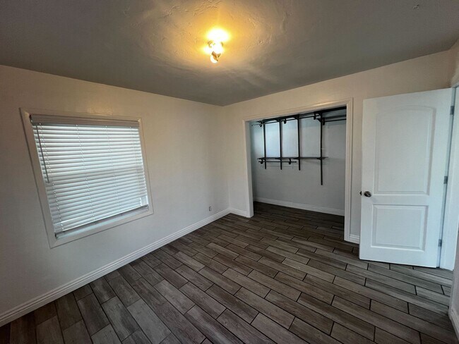 Building Photo - ANDERSON 14101 1/2