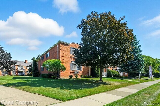 Building Photo - 2400 Parmenter Blvd