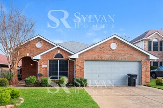 Building Photo - Coming HOME never felt so good!