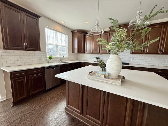 Building Photo - 6394 S Trailwoods Dr