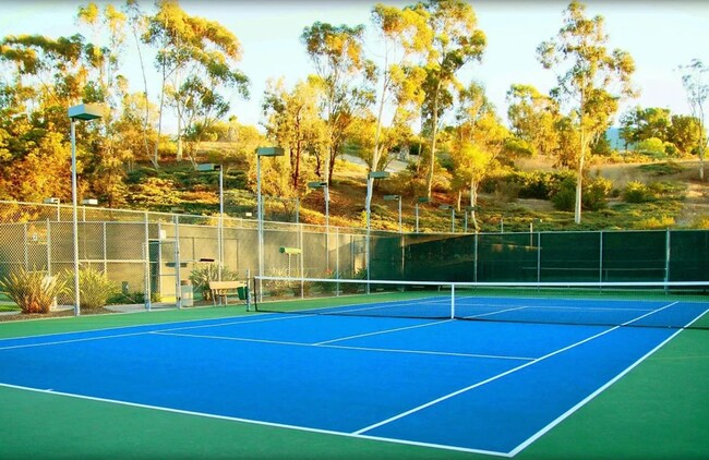 Building Photo - Beautiful 5B/3BA Home in Rancho Bernardo A...